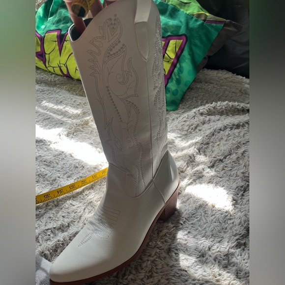 White Western Cowboy Boots - Picture 5 of 7